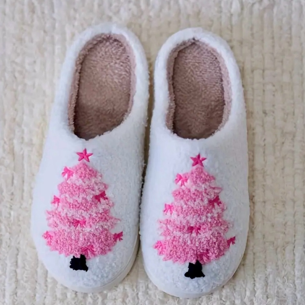 Pink Christmas Tree Women Cozy Slippers Size 7 1/2 - 8 Cozy Winter - Picture 2 of 7